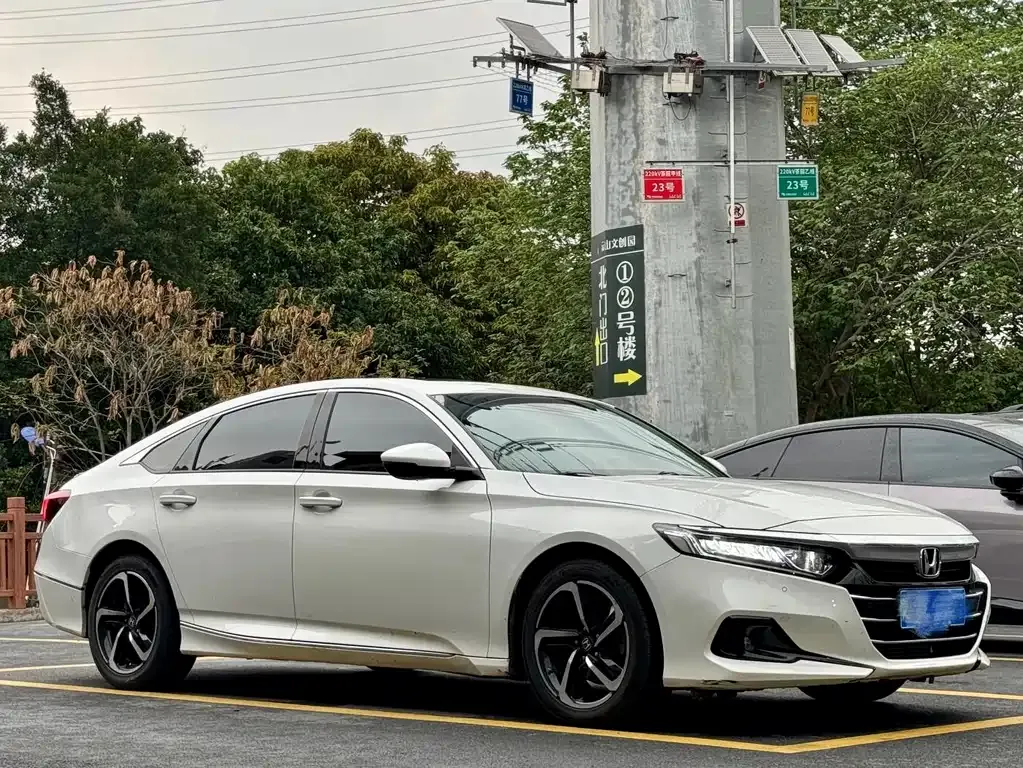 Honda Accord — фото 8