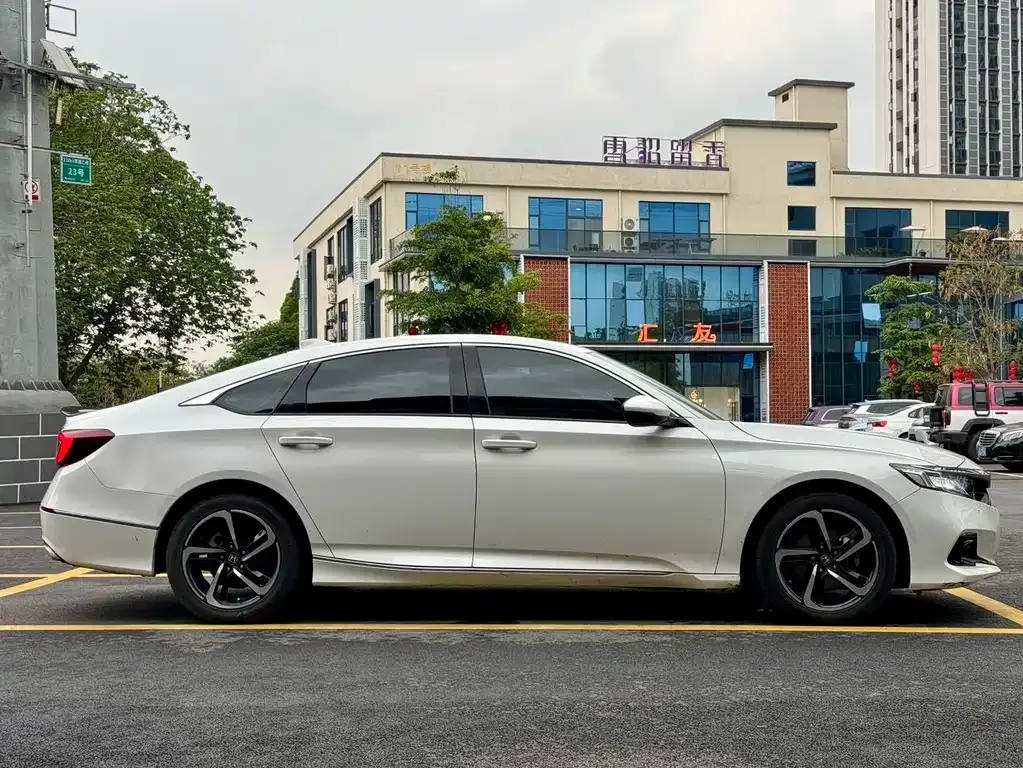 Honda Accord — фото 9
