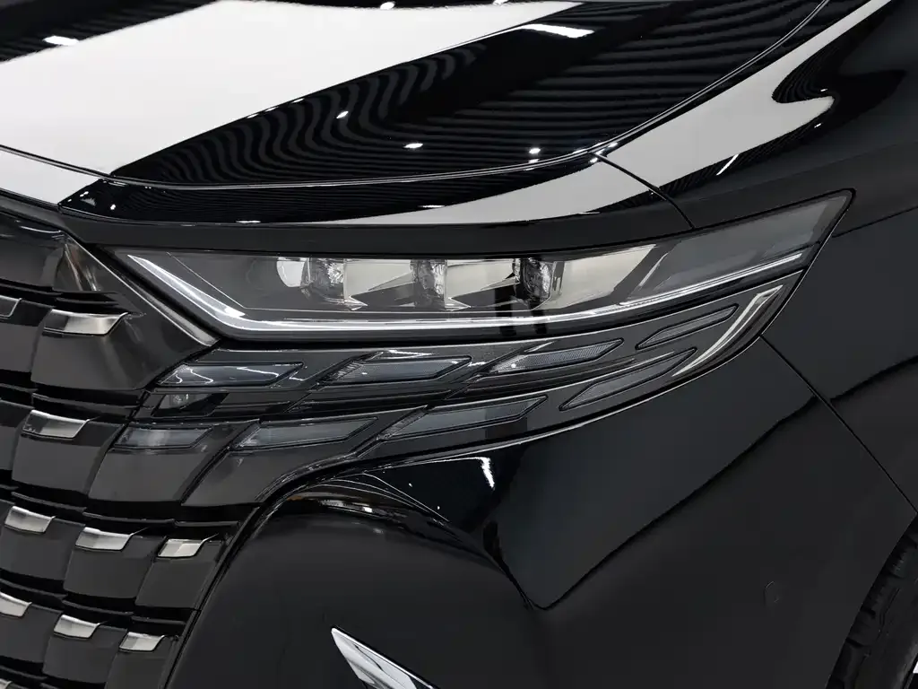 Toyota Alphard — фото 7