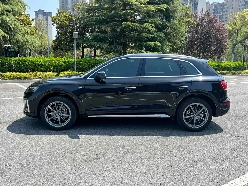Audi Q5L — фото 10