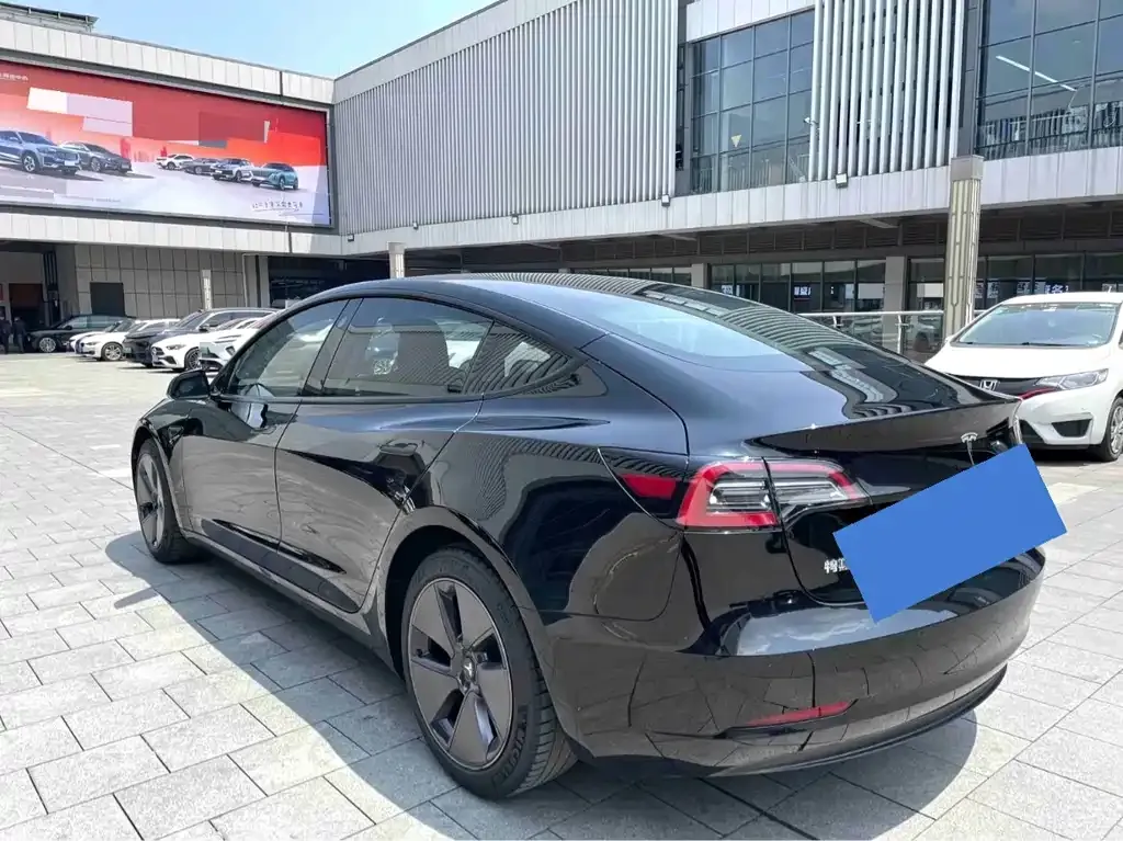 Tesla Model 3 — фото 4