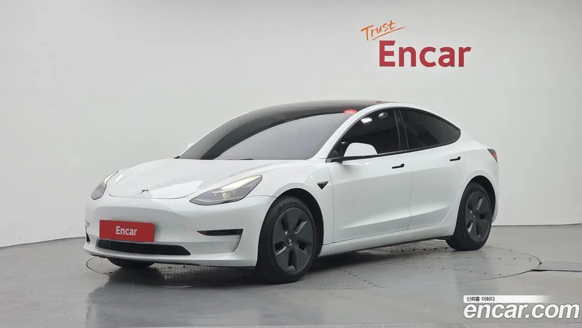 Tesla Model 3 — фото 1