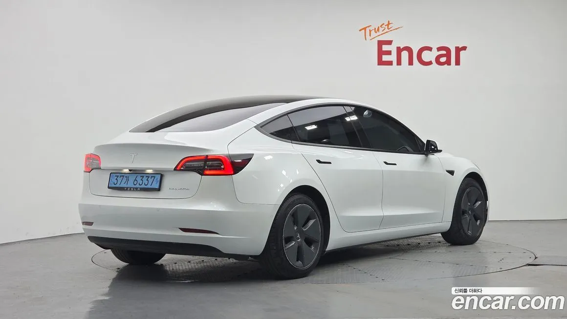 Tesla Model 3 — фото 3