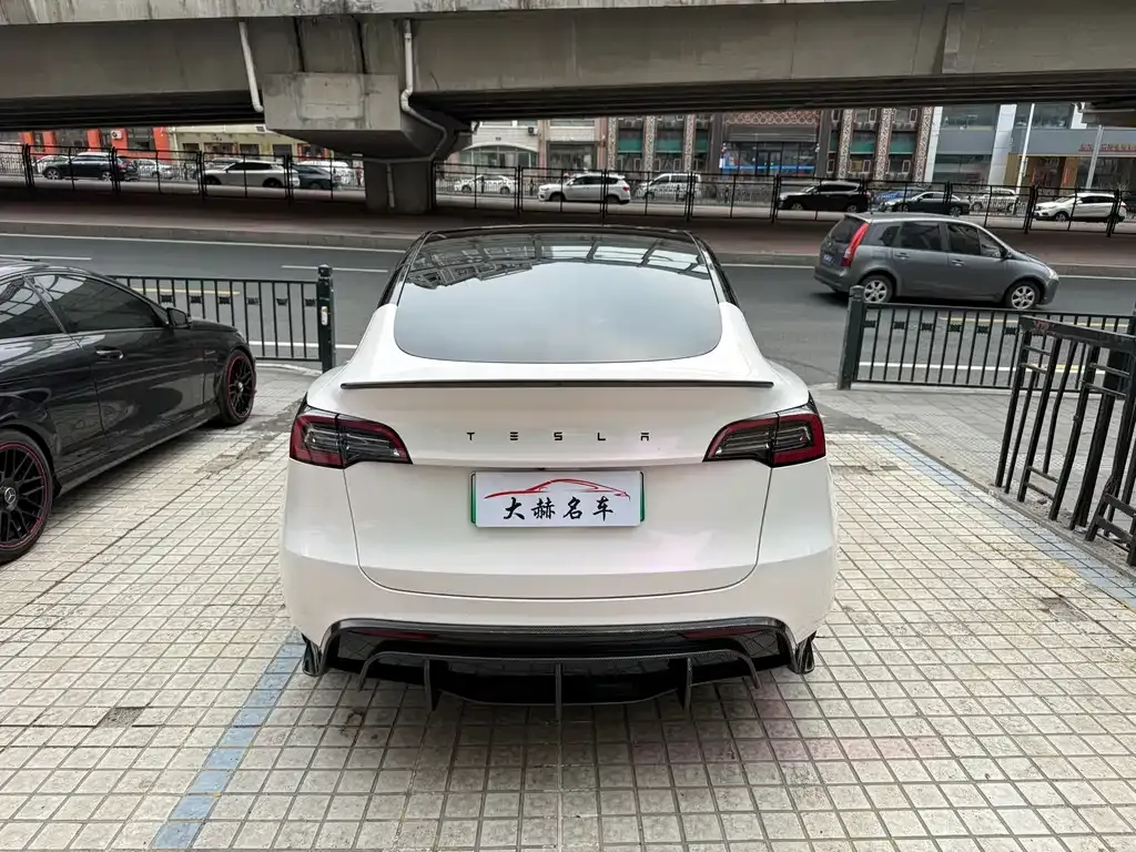 Tesla Model Y — фото 6