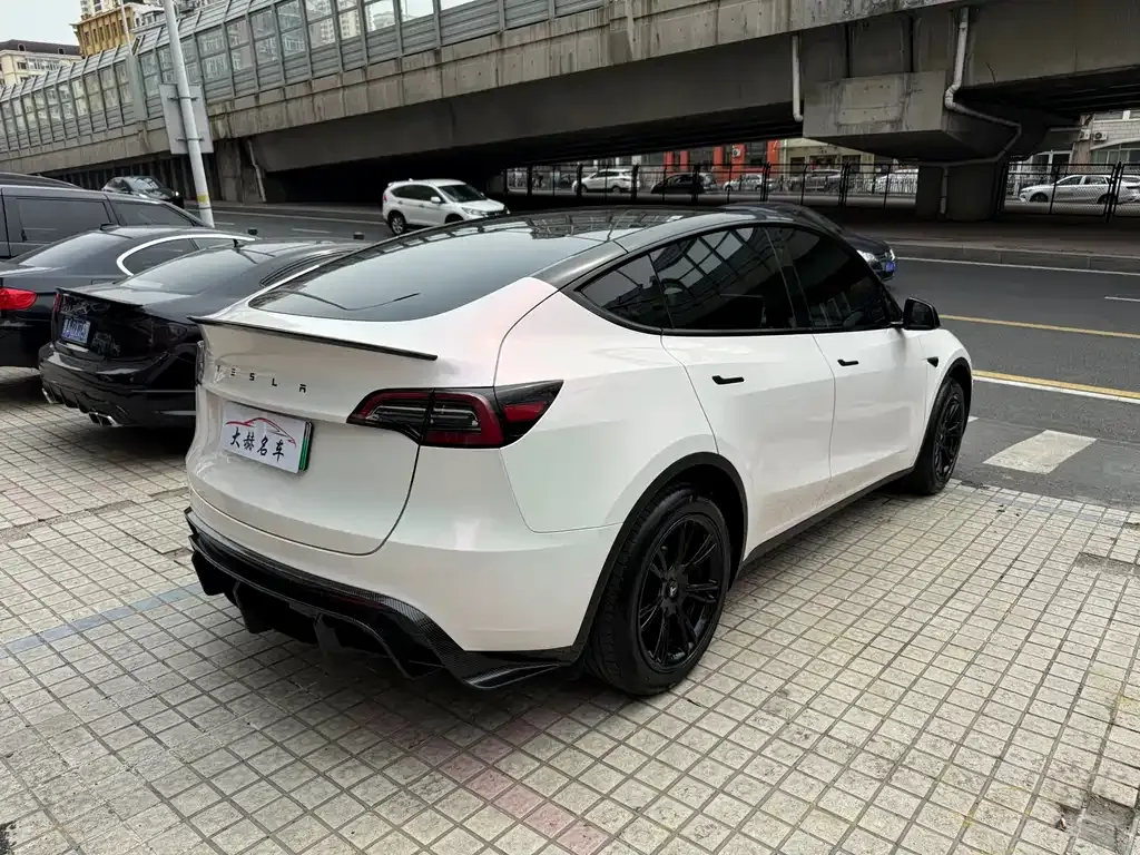 Tesla Model Y — фото 7