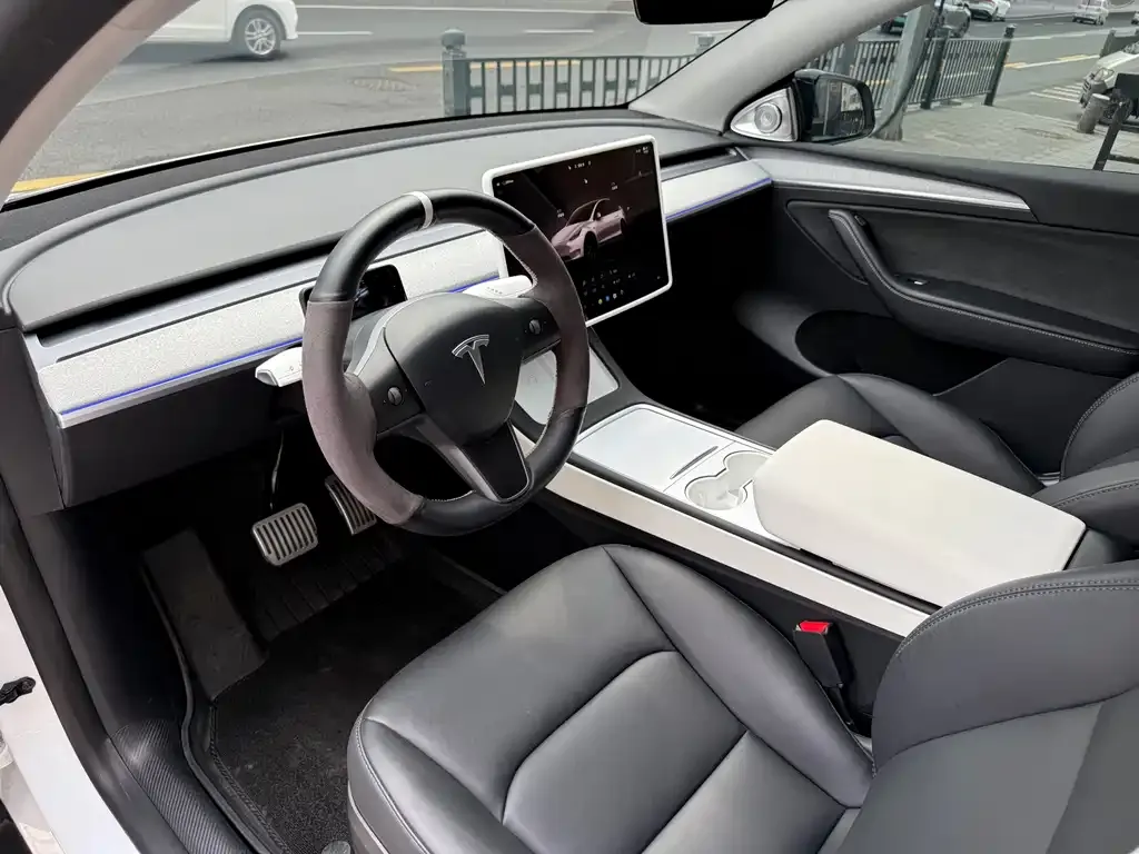 Tesla Model Y — фото 2