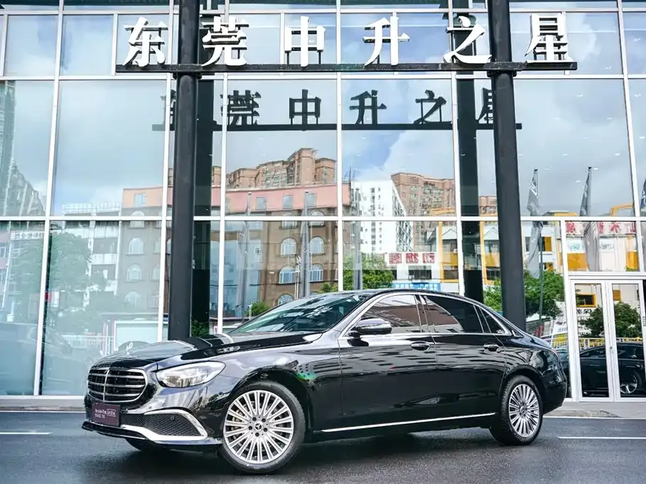 Mercedes-Benz E-Class — фото 1