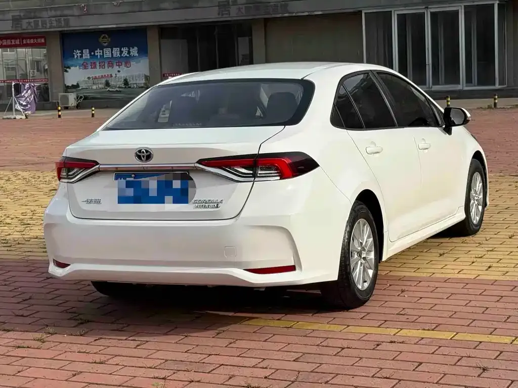 Toyota Corolla — фото 3