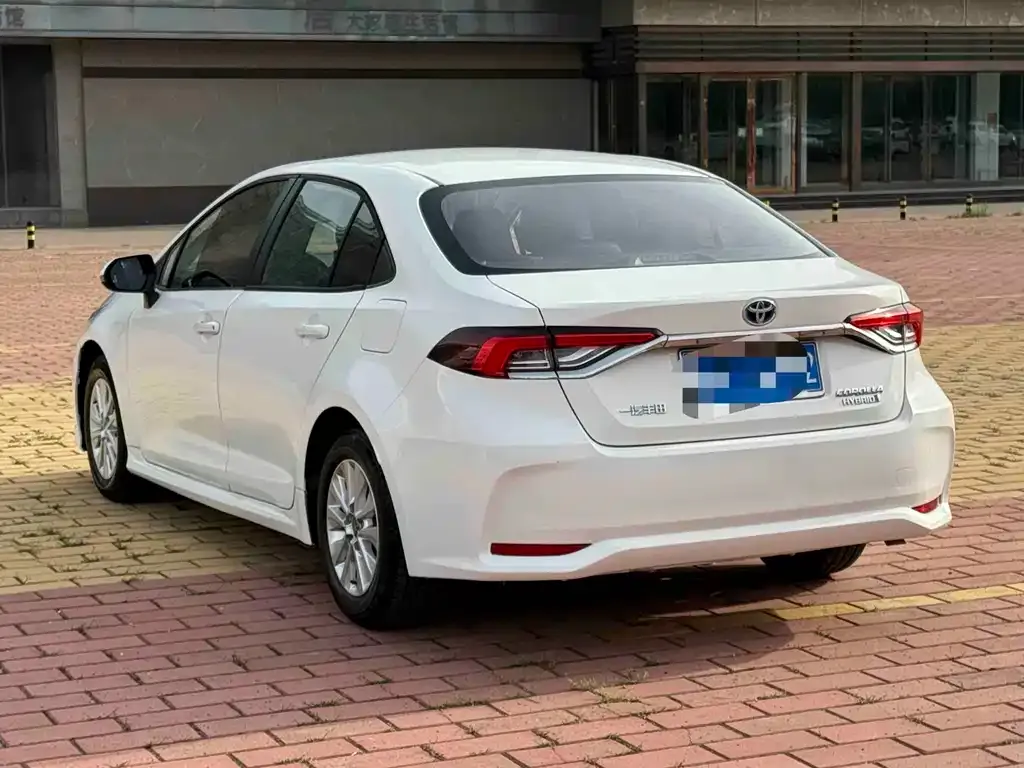 Toyota Corolla — фото 4