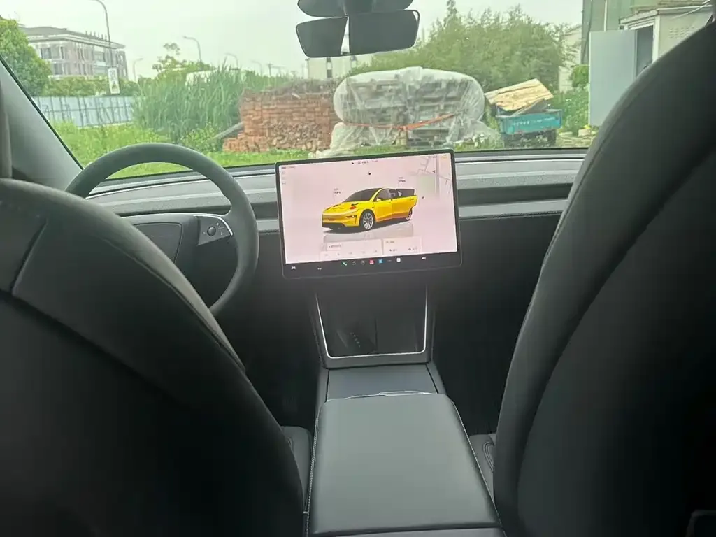 Tesla Model Y — фото 3