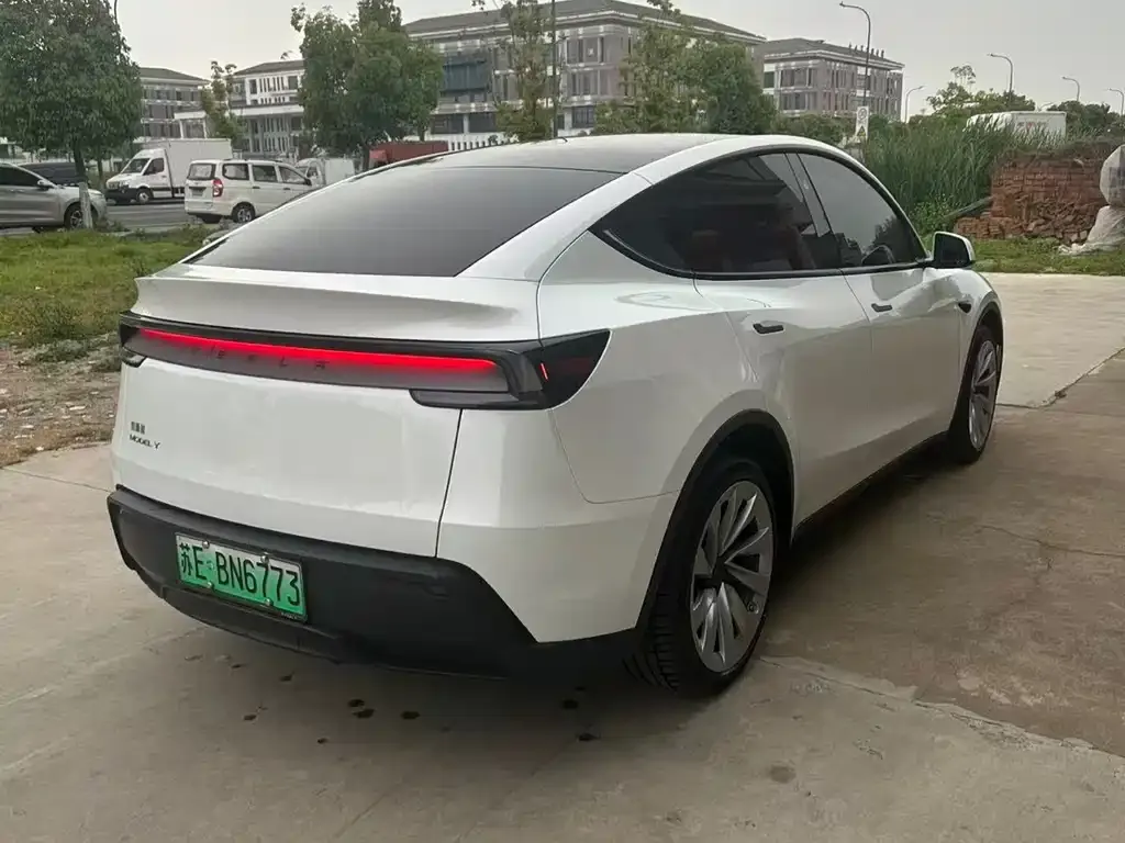 Tesla Model Y — фото 7