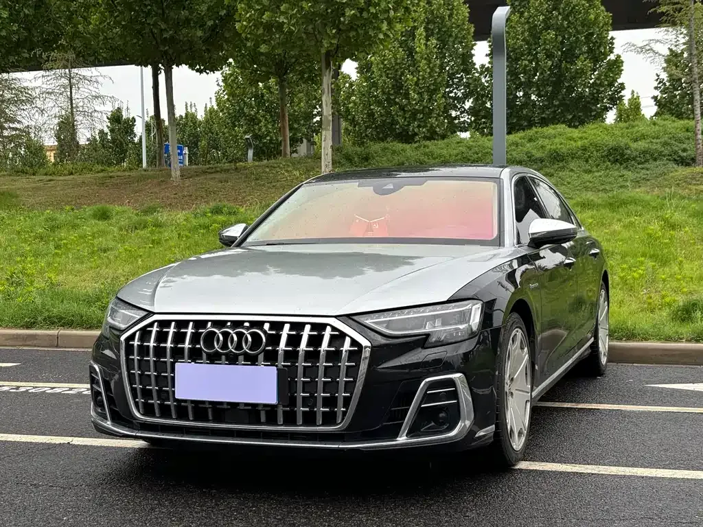 Audi A8 — фото 1