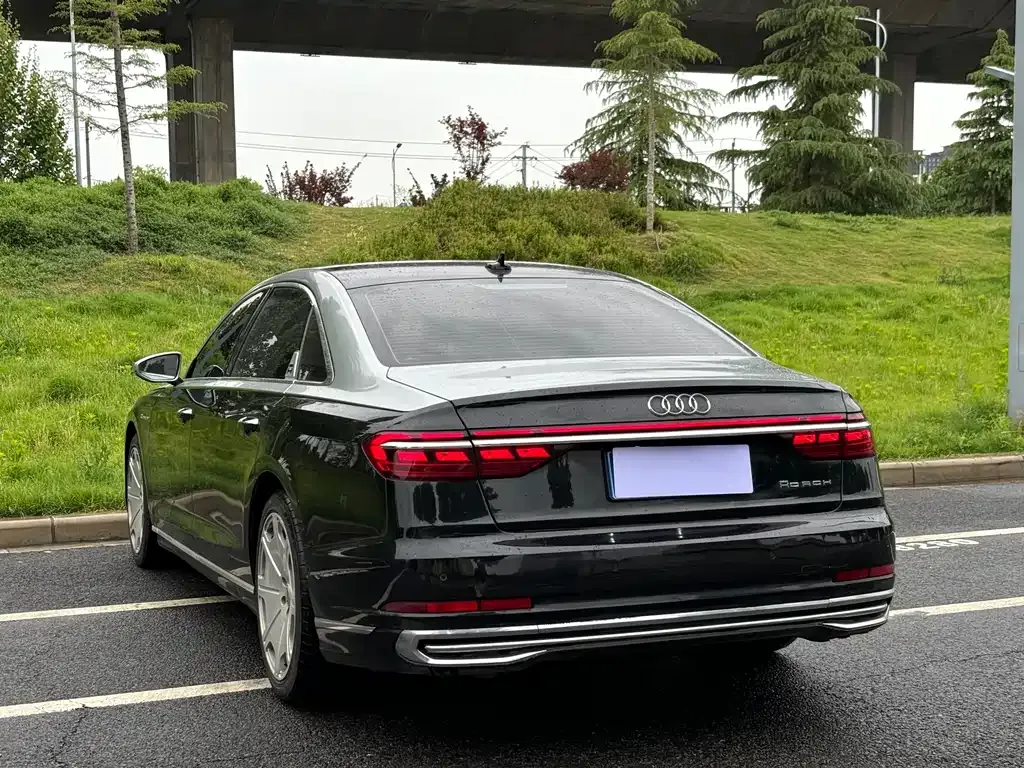 Audi A8 — фото 9