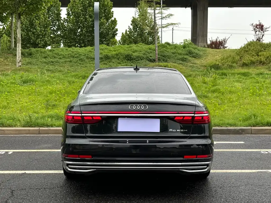 Audi A8 — фото 6