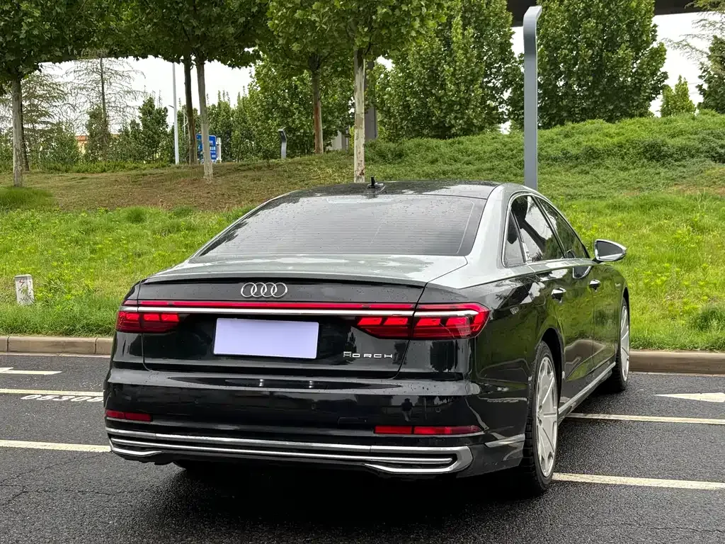 Audi A8 — фото 8