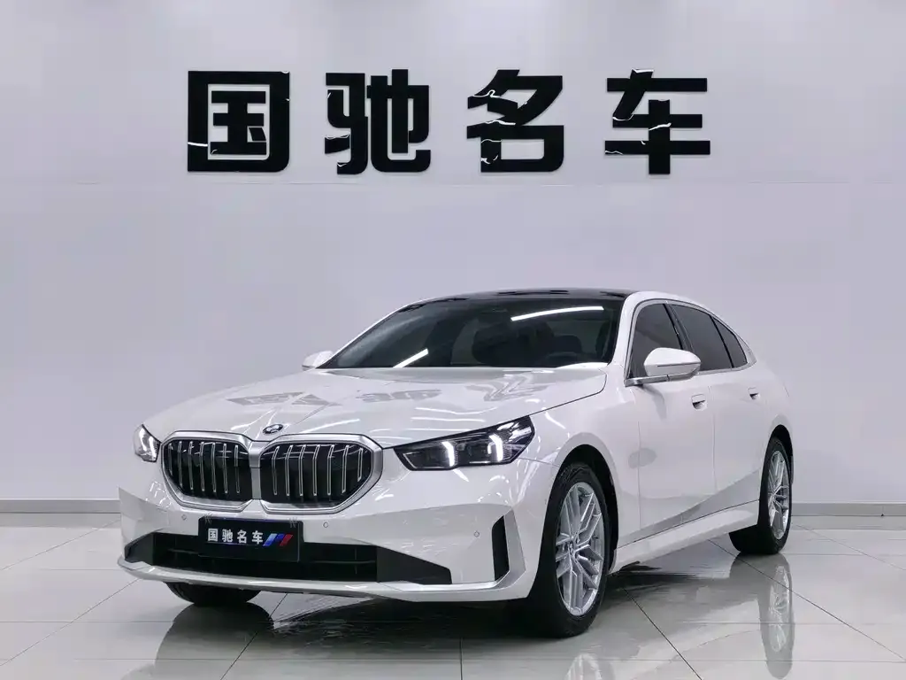 BMW 5 Series — фото 1