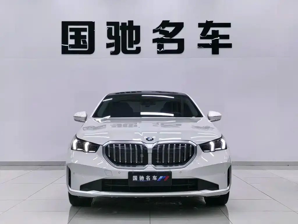 BMW 5 Series — фото 4