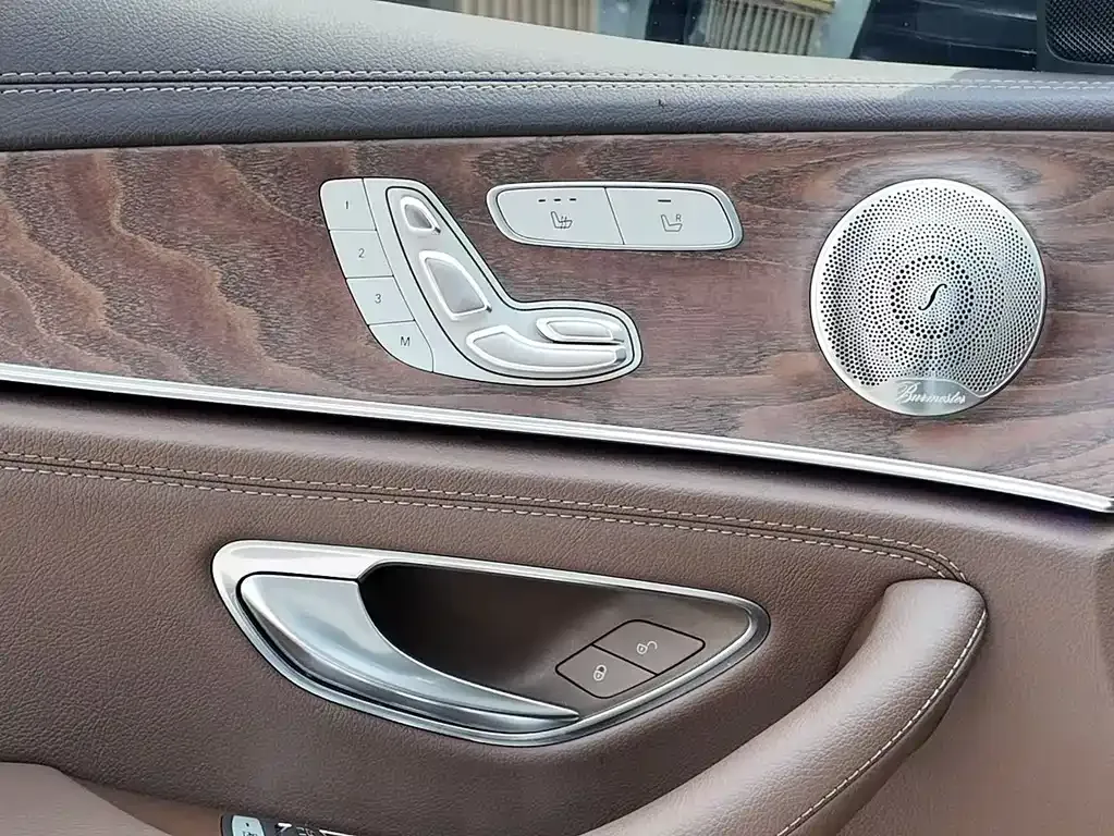 Mercedes-Benz E-Class — фото 10