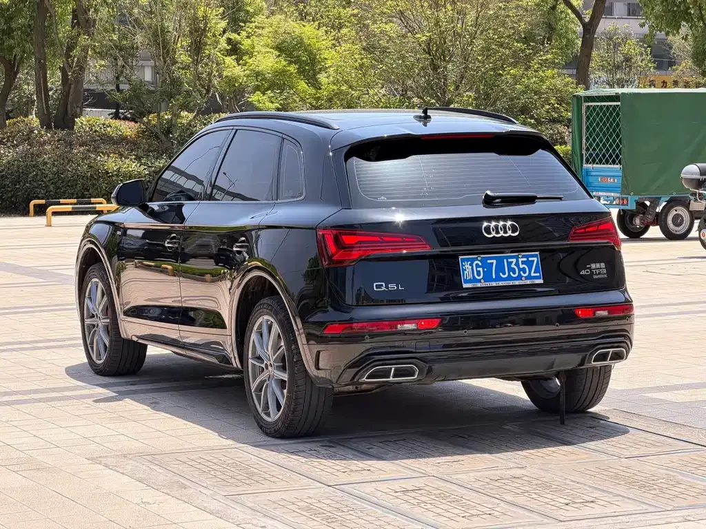 Audi Q5L — фото 10