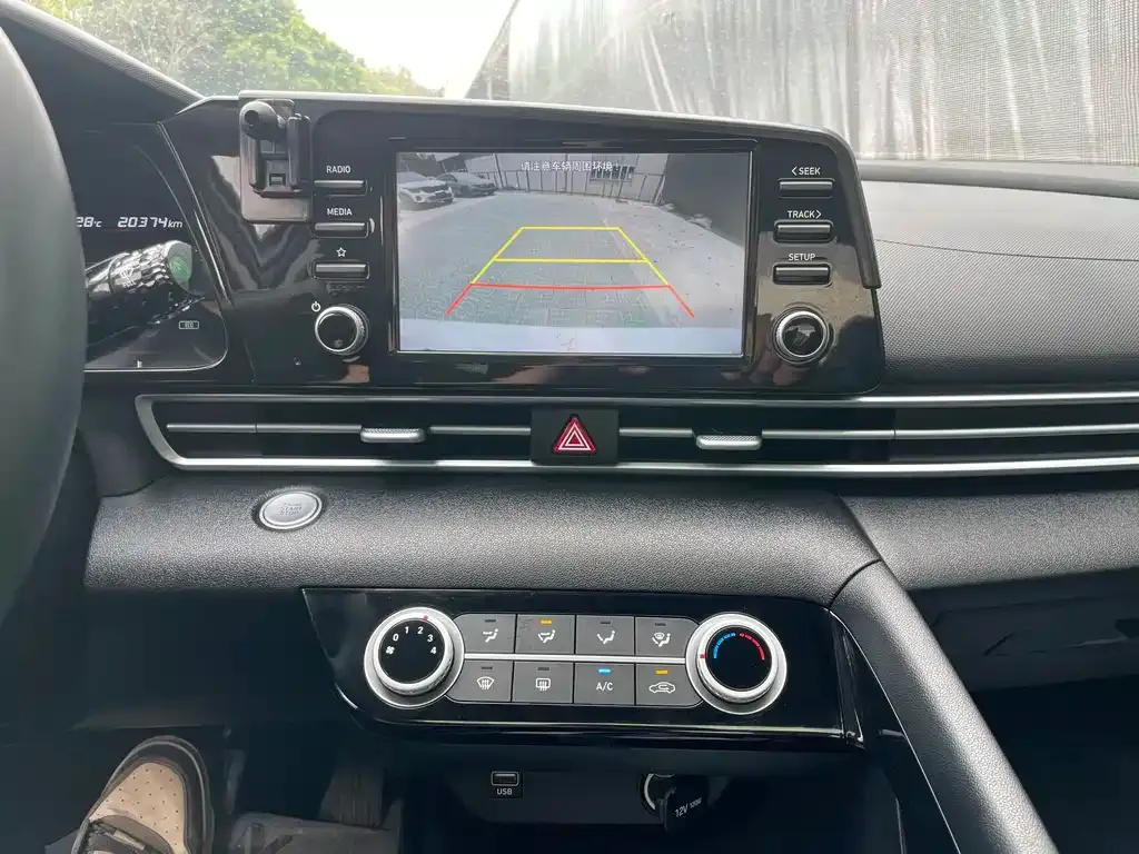 Hyundai Elantra — фото 3