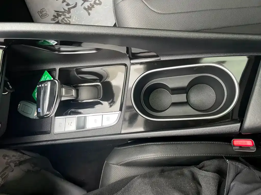 Hyundai Elantra — фото 5