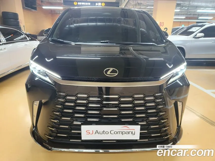 Lexus LM
