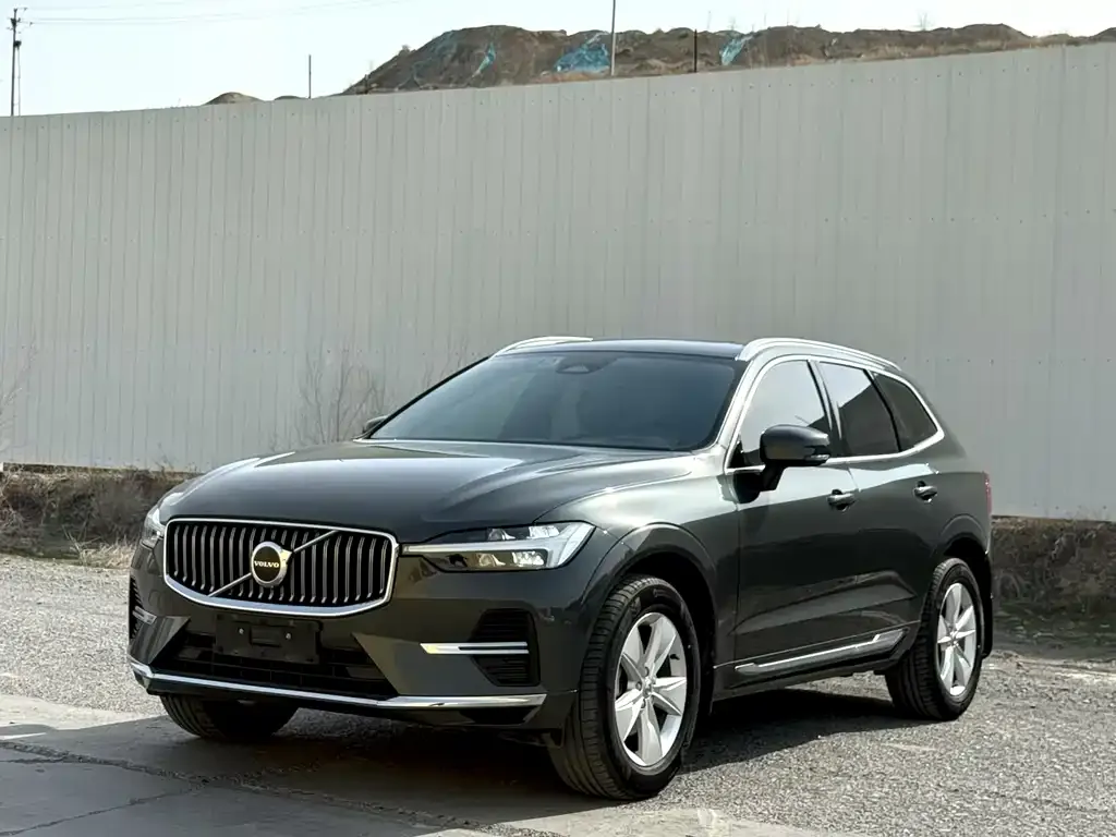 Volvo XC60 — фото 1
