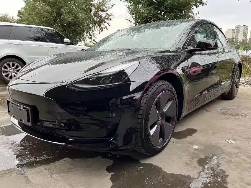 Tesla Model 3 — фото 1