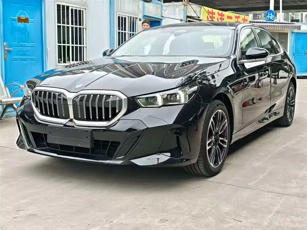 BMW 5 Series — фото 1