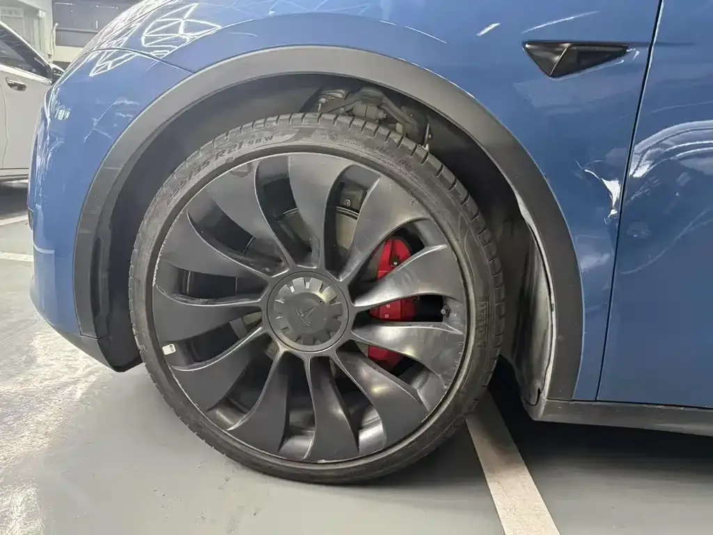Tesla Model Y — фото 6