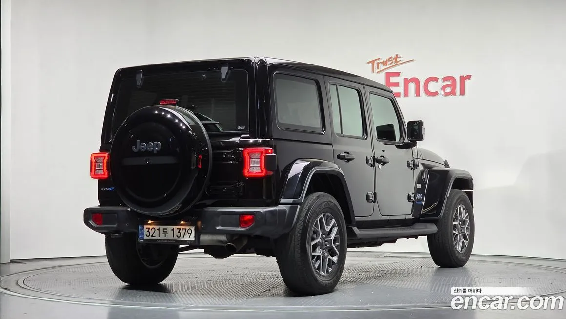 Jeep Wrangler — фото 9