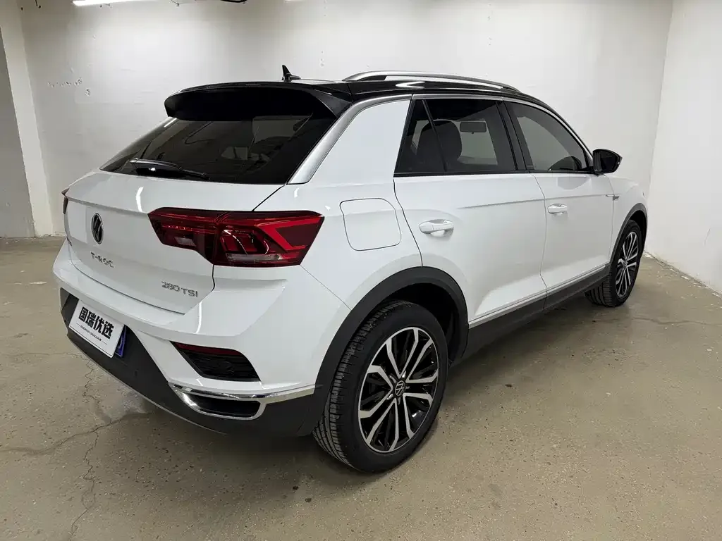 Volkswagen T-Roc — фото 10