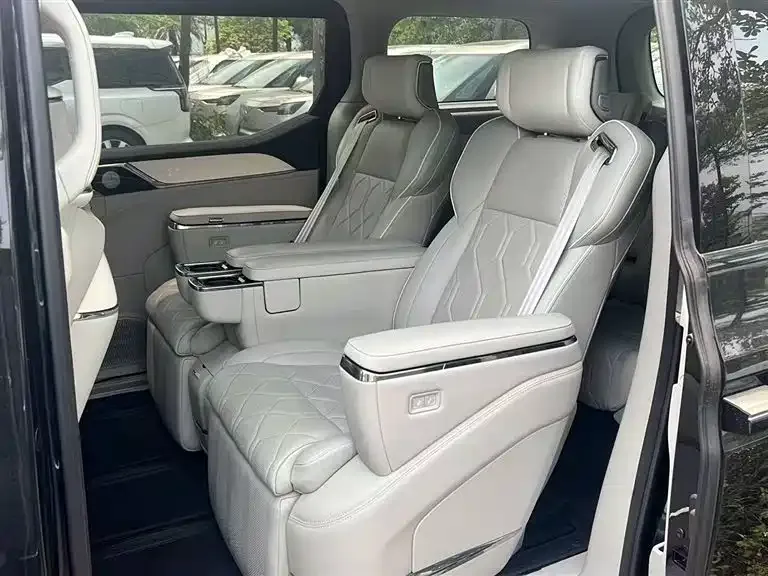 Volvo EM90 — фото 3