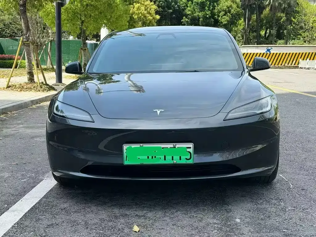 Tesla Model 3 — фото 1