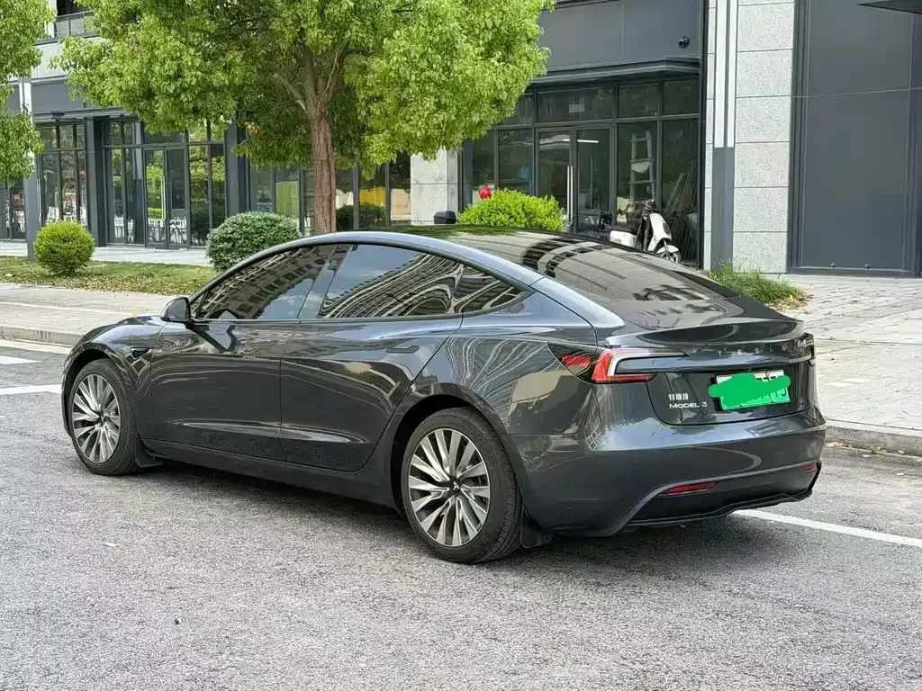 Tesla Model 3 — фото 6