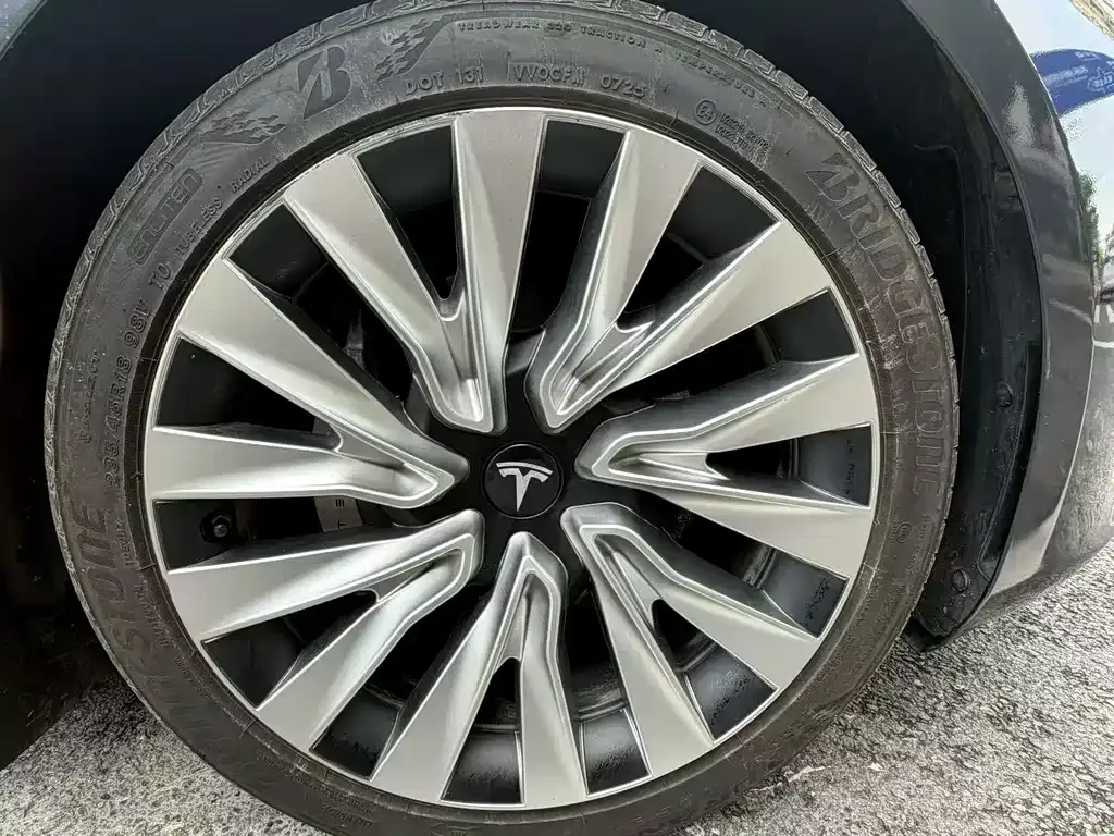 Tesla Model 3 — фото 3