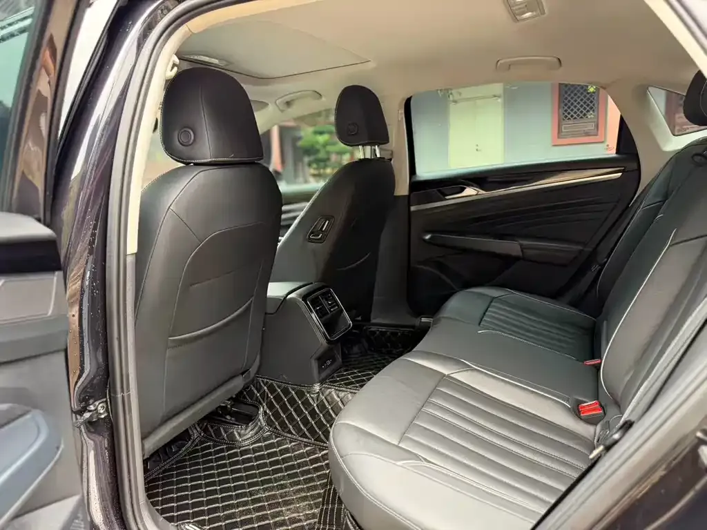 Volkswagen Passat 2022 из CN, фото 5