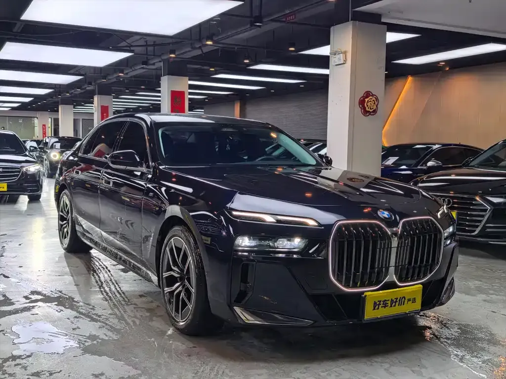 BMW 7 Series — фото 1