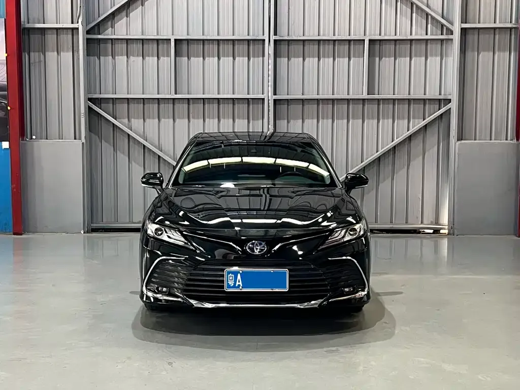 Toyota Camry — фото 9