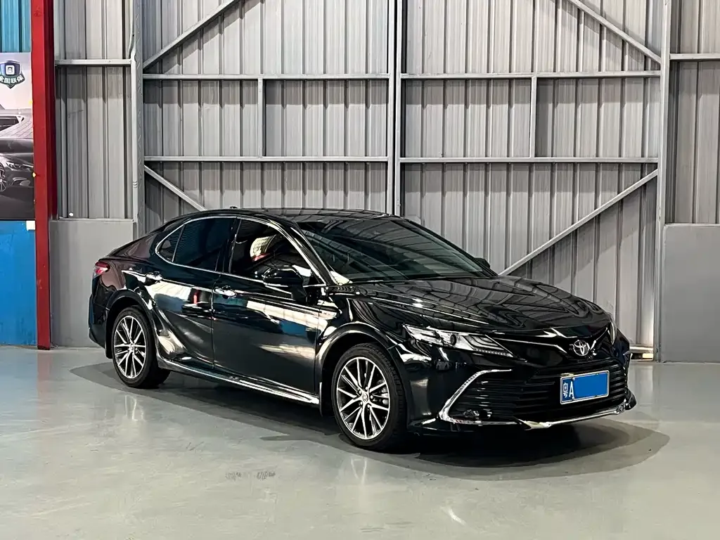 Toyota Camry — фото 3