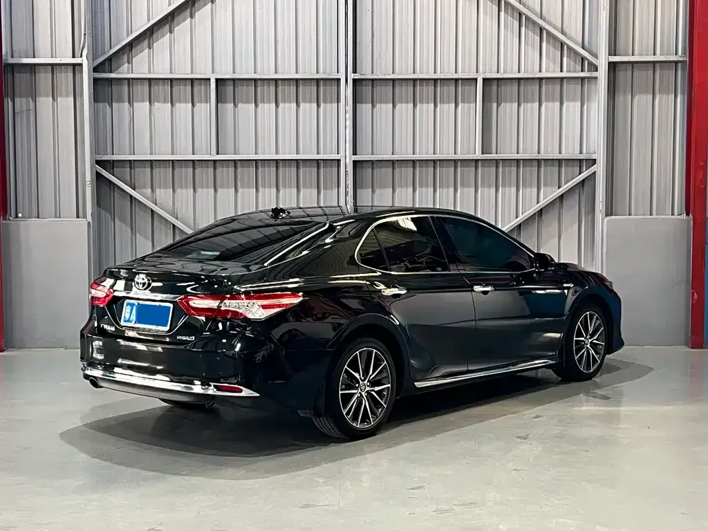 Toyota Camry — фото 8