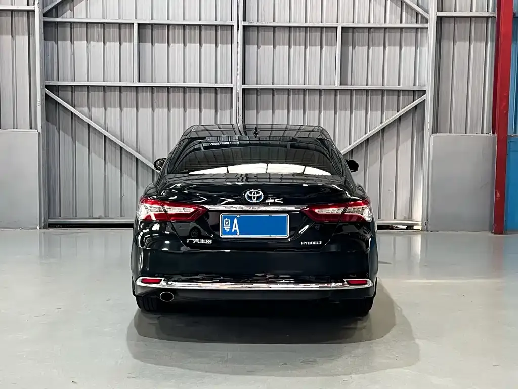 Toyota Camry — фото 5