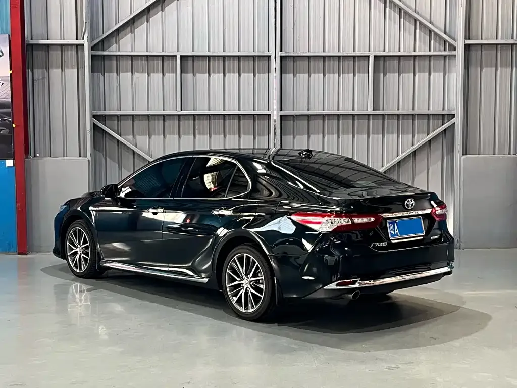 Toyota Camry — фото 4