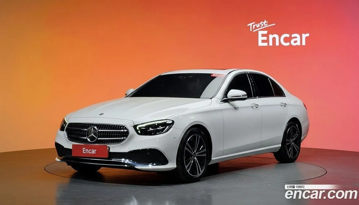 Mercedes-Benz E-Class — фото 1