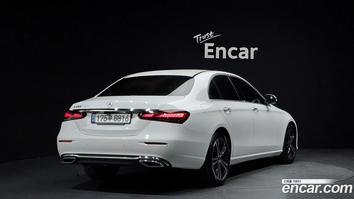 Mercedes-Benz E-Class — фото 5