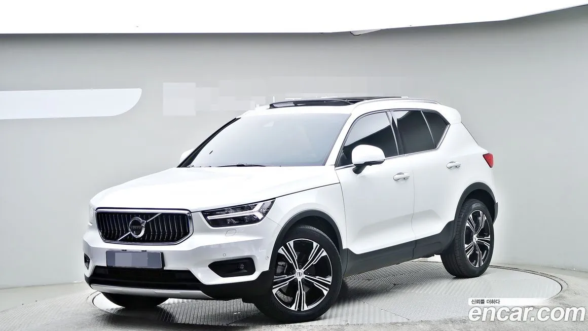 Volvo XC40 — фото 1