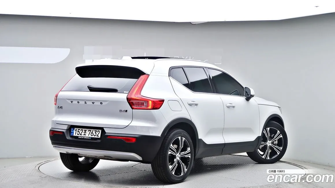 Volvo XC40 — фото 7