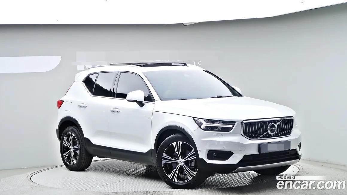 Volvo XC40 — фото 6