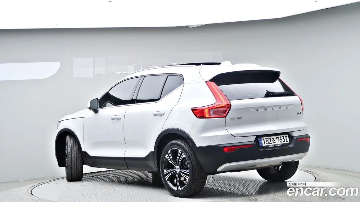 Volvo XC40 — фото 4