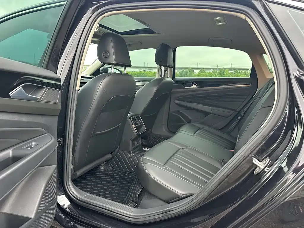 Volkswagen Passat 2021 из CN, фото 4